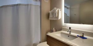 bathroom atlantic city hotel holiday inn express